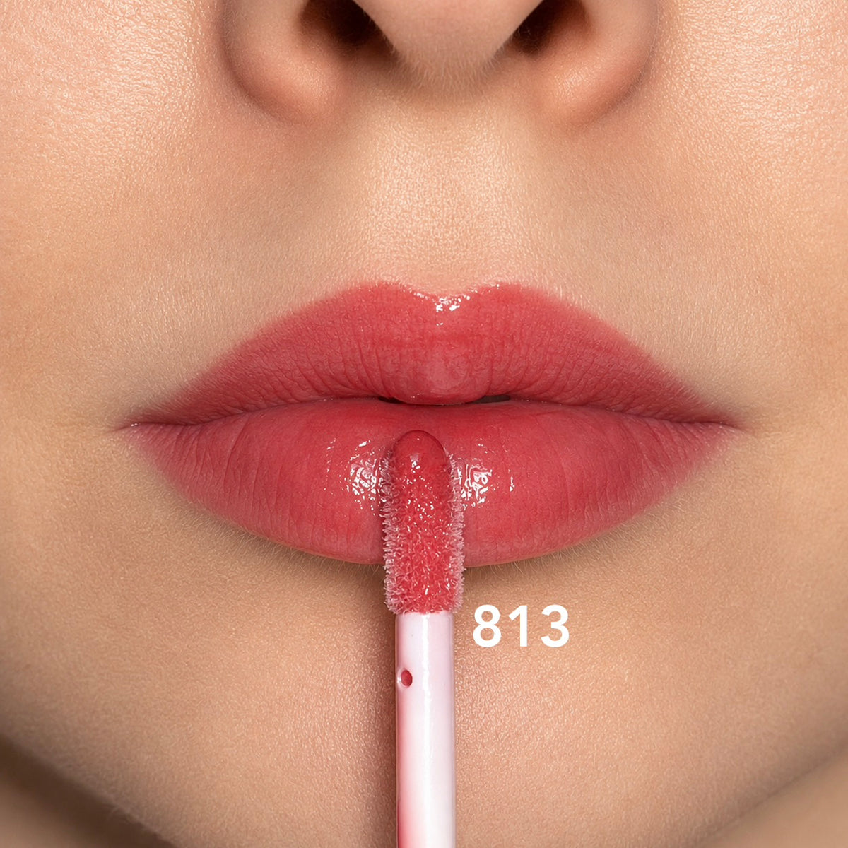 Gloss 813 Voile de Framboise - applicazione sulle labbra