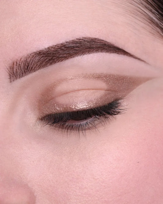 puroBIO Cosmetics LONG LASTING – Eyeliner Pencil 02L Beige Dorato indossato