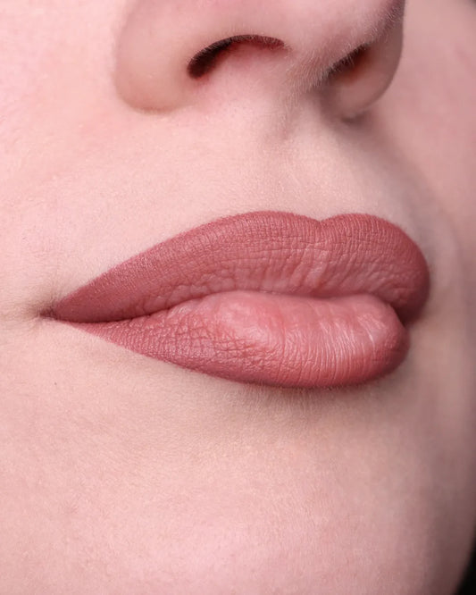 puroBIO Cosmetics LONG LASTING – Lipliner Pencil 012L Mandorla indossato