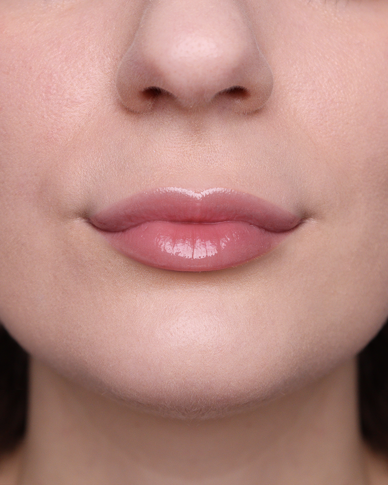 Balmy Gloss 06 Good Vibes sulle labbra