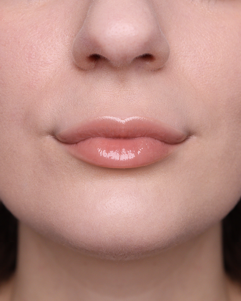Balmy Gloss 07 Good Luck sulle labbra